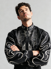 Cappotto in pelle ricamata a maniche corte con collo alto