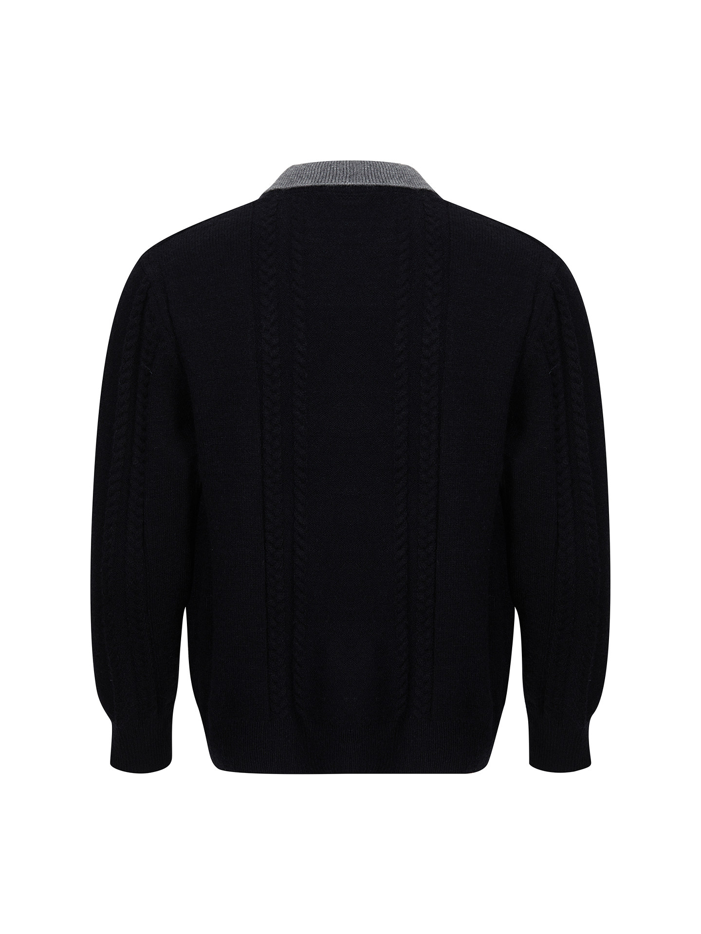 Vintage-style cable-knit high-neck cardigan – a relaxed, laid-back knitwear piece