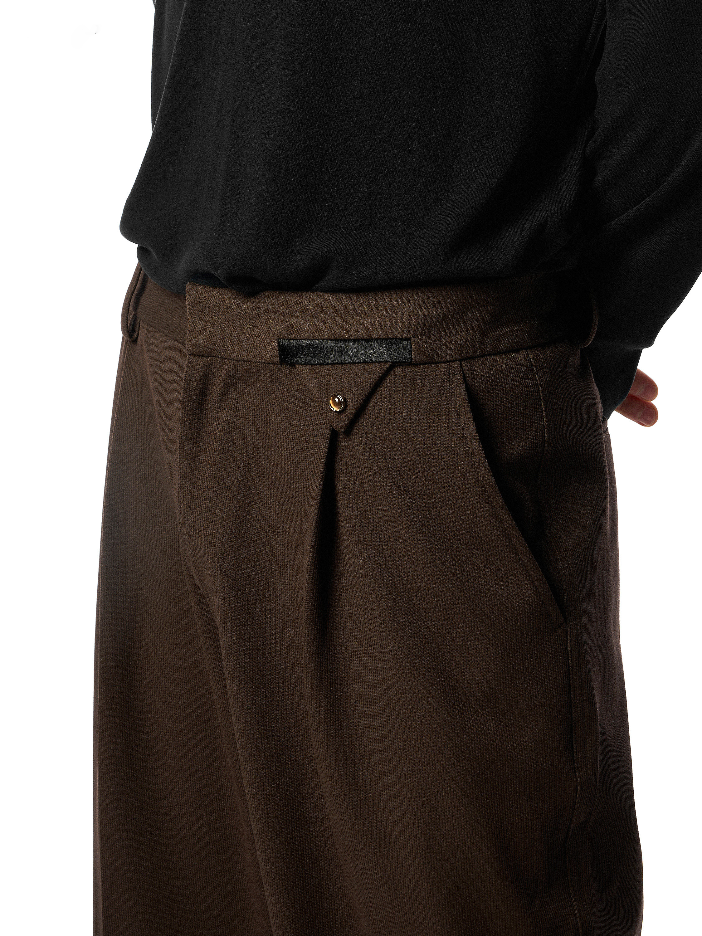 Men’s casual straight-leg trousers in a coffee shade