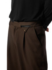 Men’s casual straight-leg trousers in a coffee shade