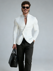 Cappotto con collo alto e catena alla moda sovrapposto